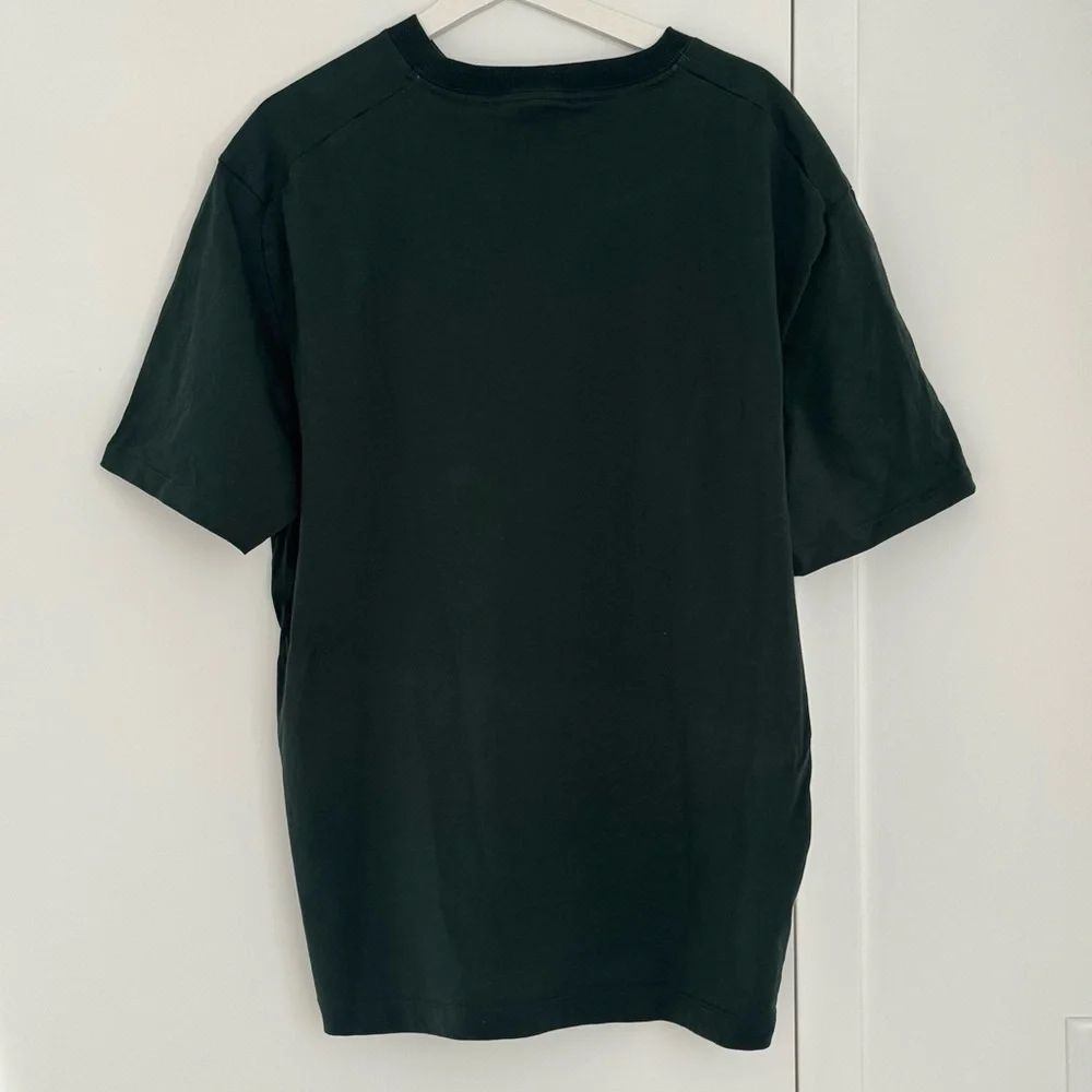 Lululemon T-Shirt in XL - Picture 2 of 2